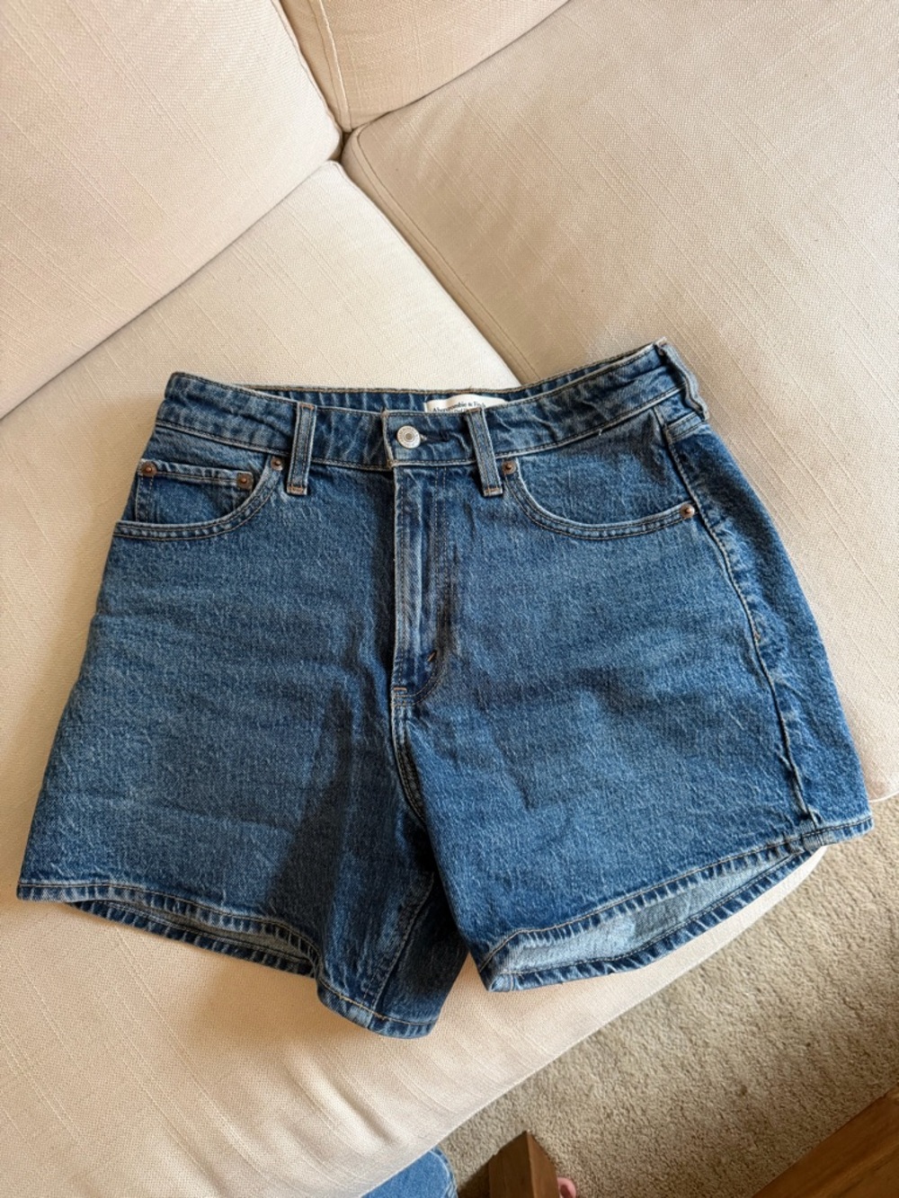 ABERCROMBIE The Dad Short High Rise Curve Love